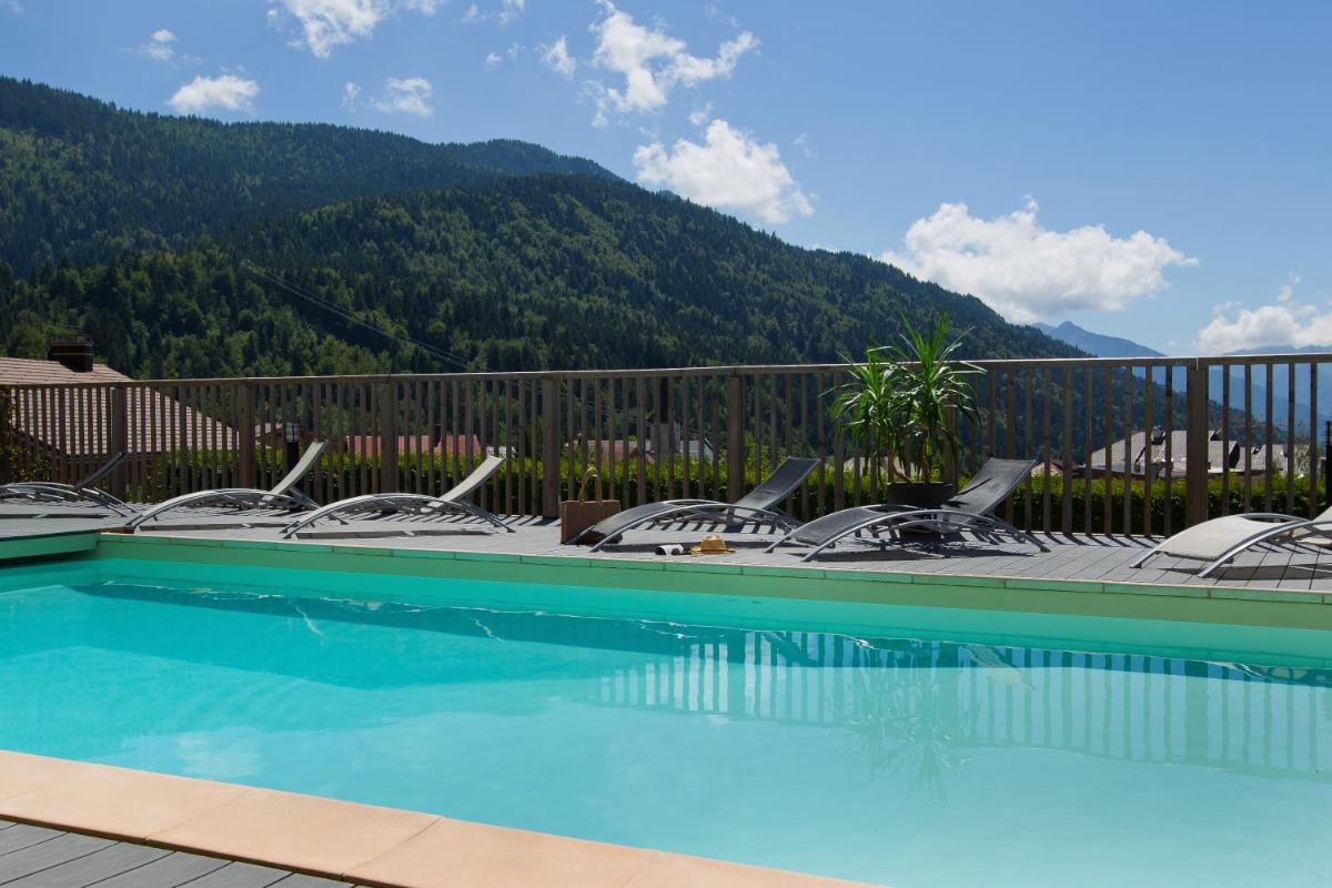 Vue générale sur la montagne ou vue sur la montagne depuis l'hôtel
