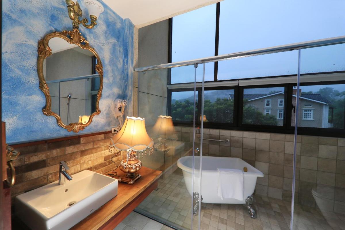 Black Chimney - Housity