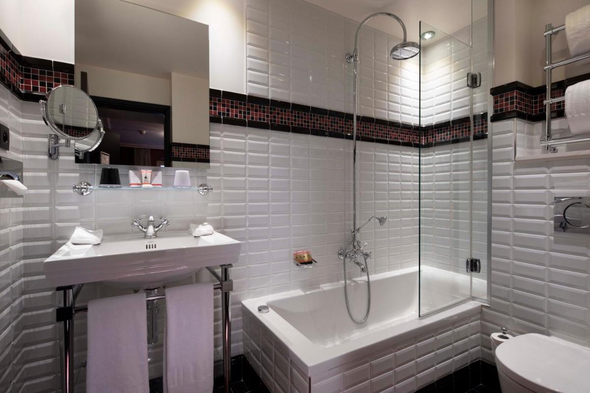 Salle de bains dans l'établissement Hotel Monsieur & Spa