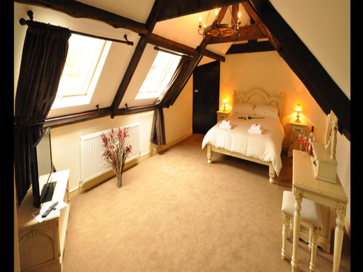 The Langley Arms Bed and Breakfast - Housity