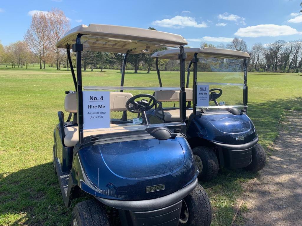 Hooton Golf Club - Housity