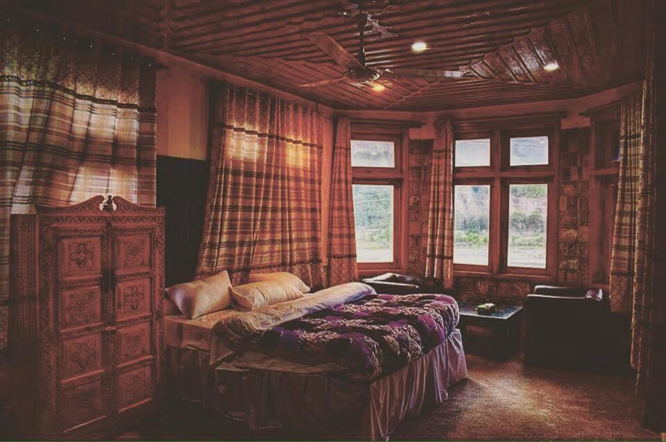 Chitral Guest House - Housity