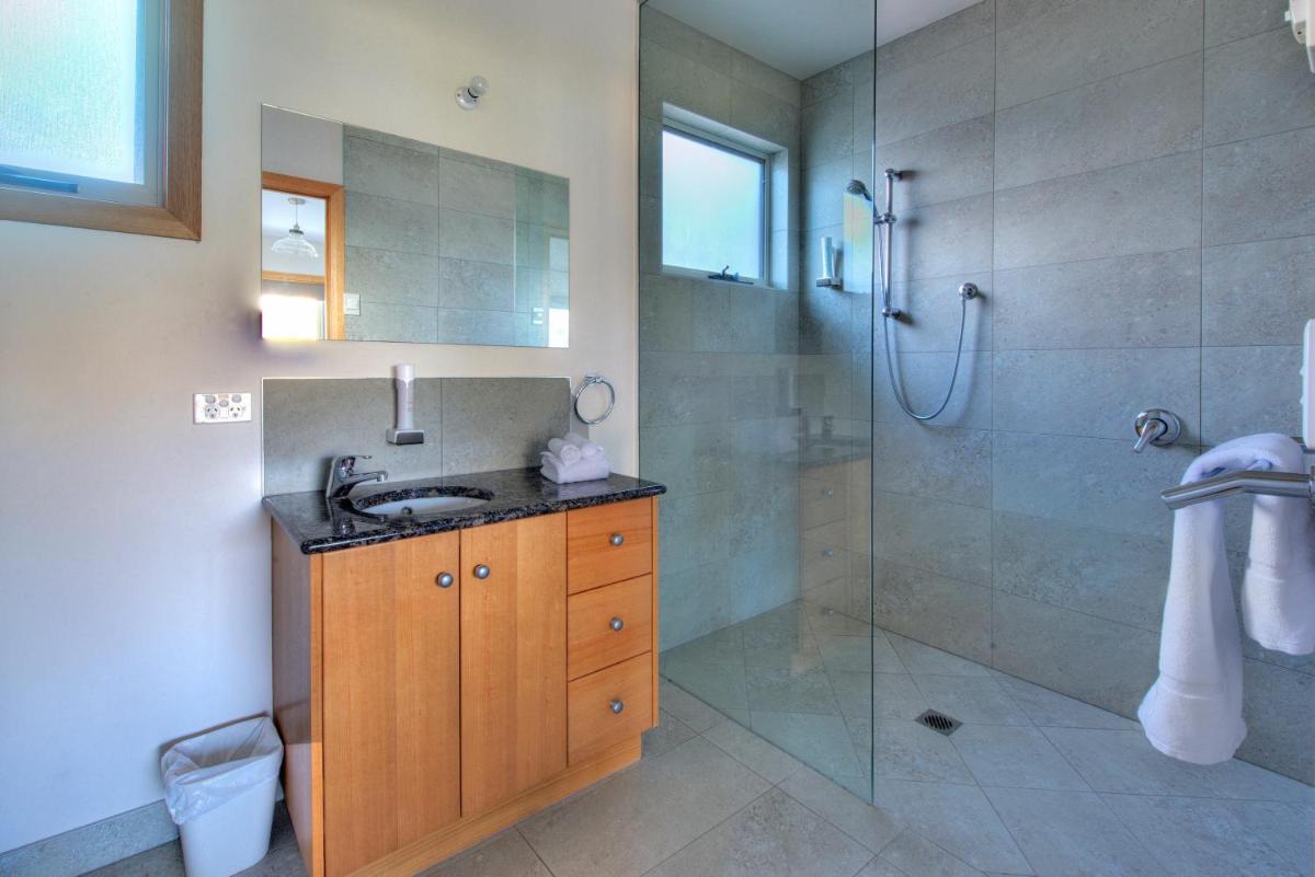 Freycinet Stone Studio 3 - Feldspar - Housity