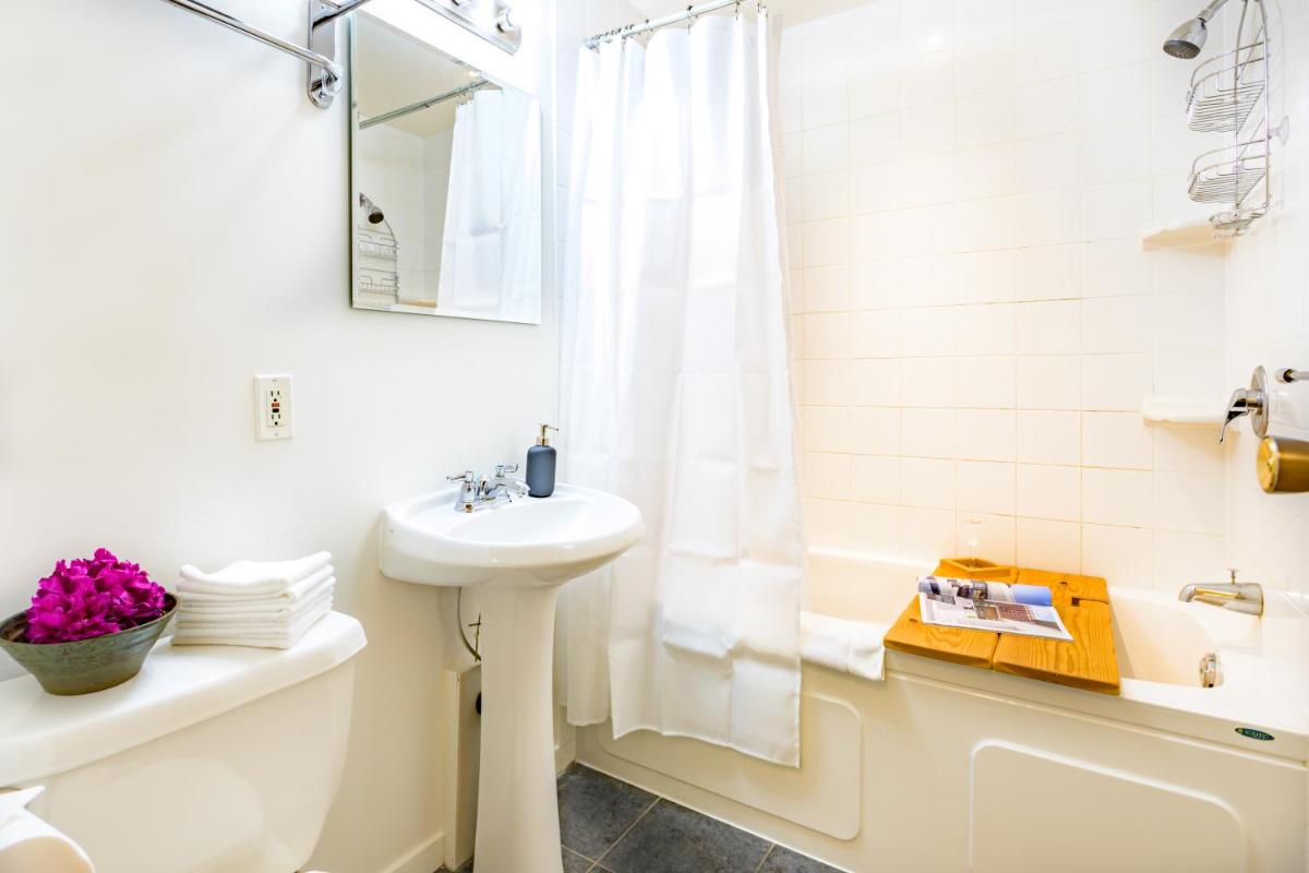 Charming 1 Bdrm View Suite - Housity