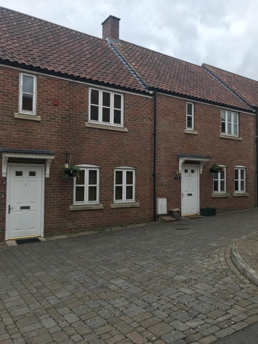3 Crown Barton, Glastonbury - Housity