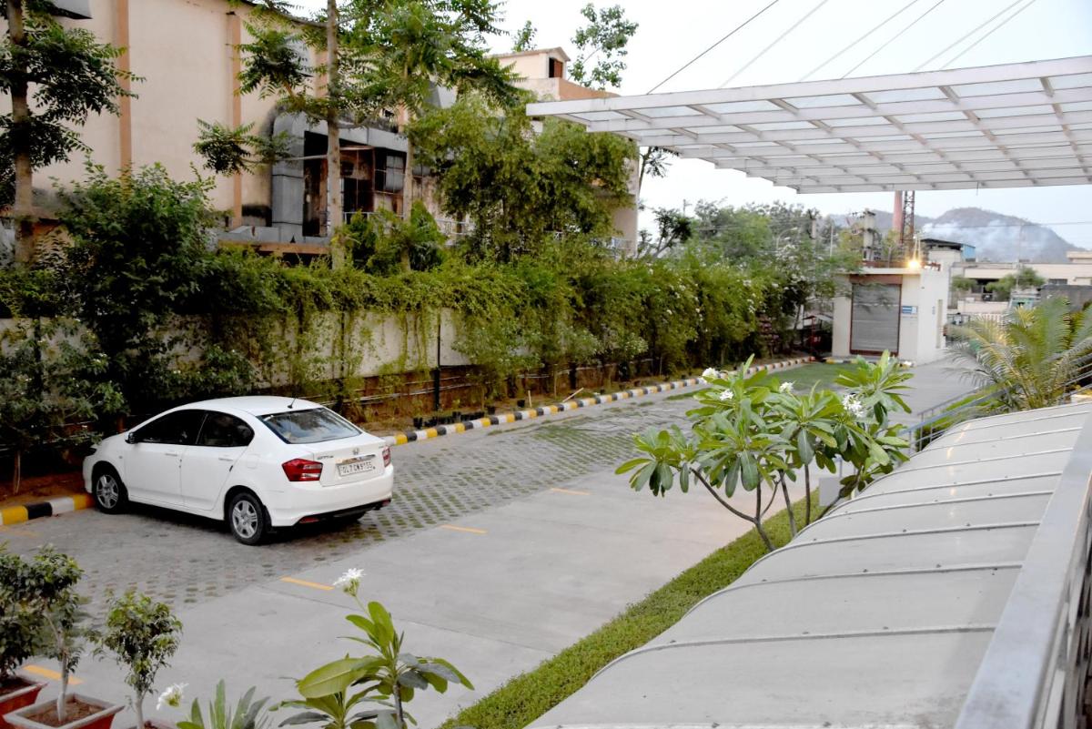 Starlit Suites Neemrana - Housity