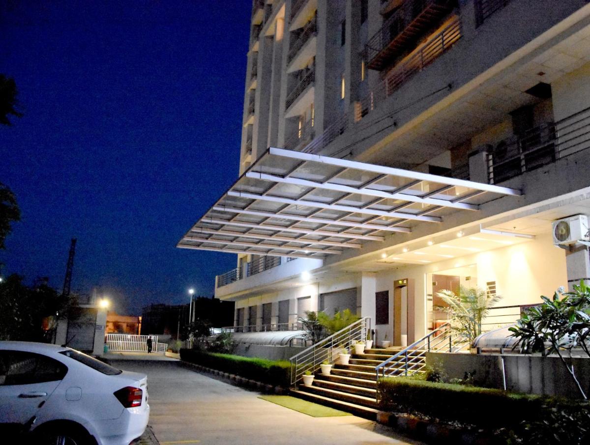 Starlit Suites Neemrana - Housity