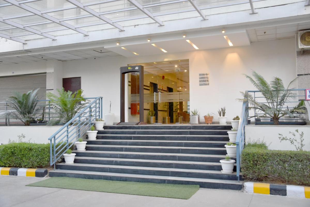 Starlit Suites Neemrana - Housity