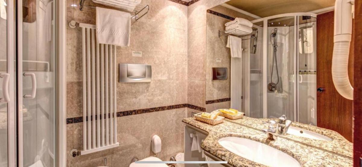 Hotel Motel Regal - Housity
