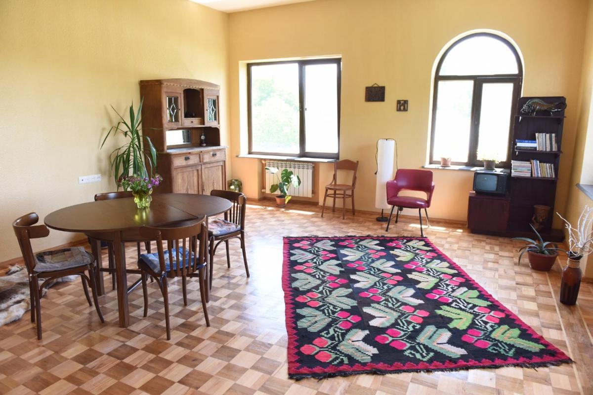 Red House Hatis - Housity