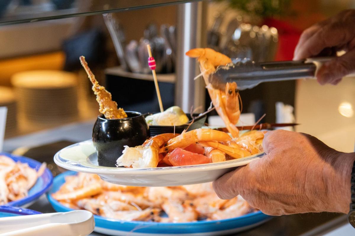 Comida en o cerca de este hotel