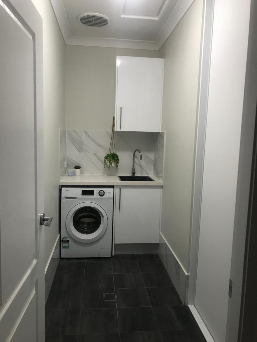 Luxury 2br home with King, 5 star private & close - Housity