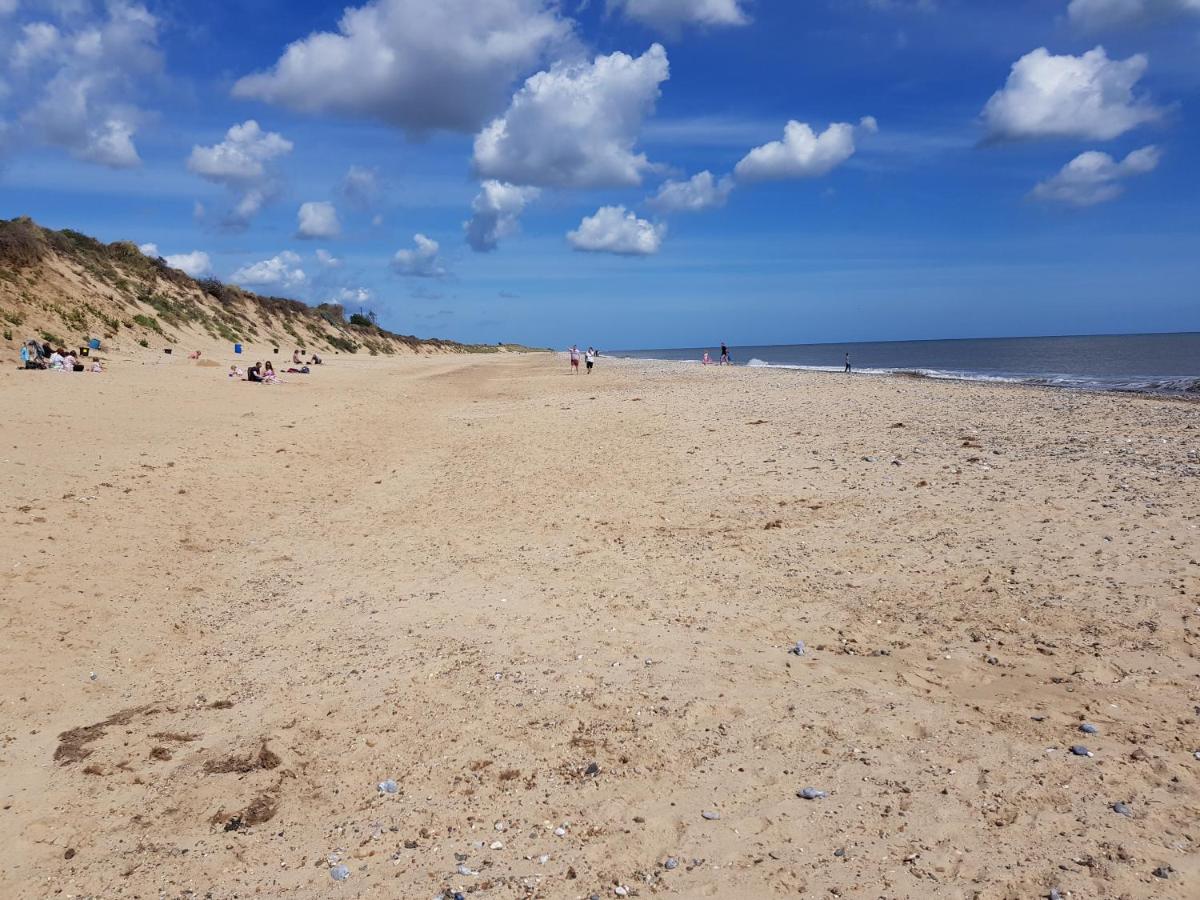218 - 2 Bed Chalet, Belle Aire, Beach Road, Hemsby, NR29 - Housity