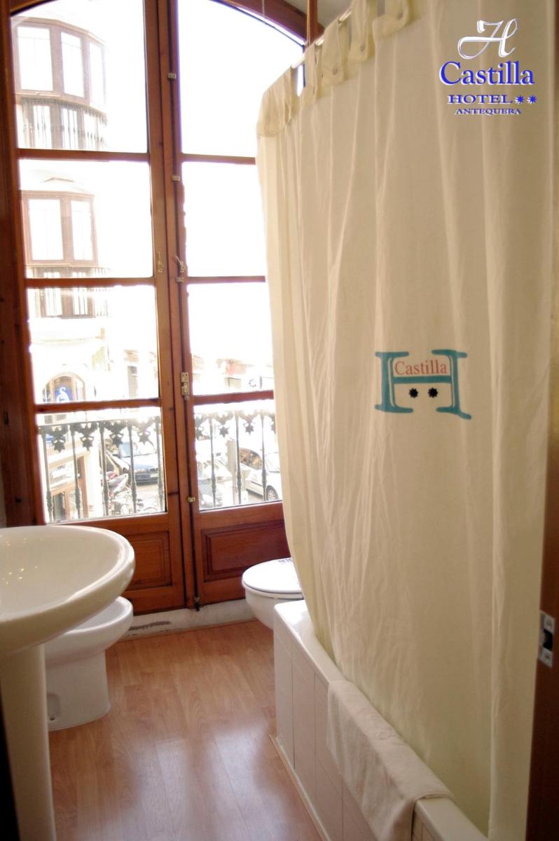 Hotel Castilla - Housity