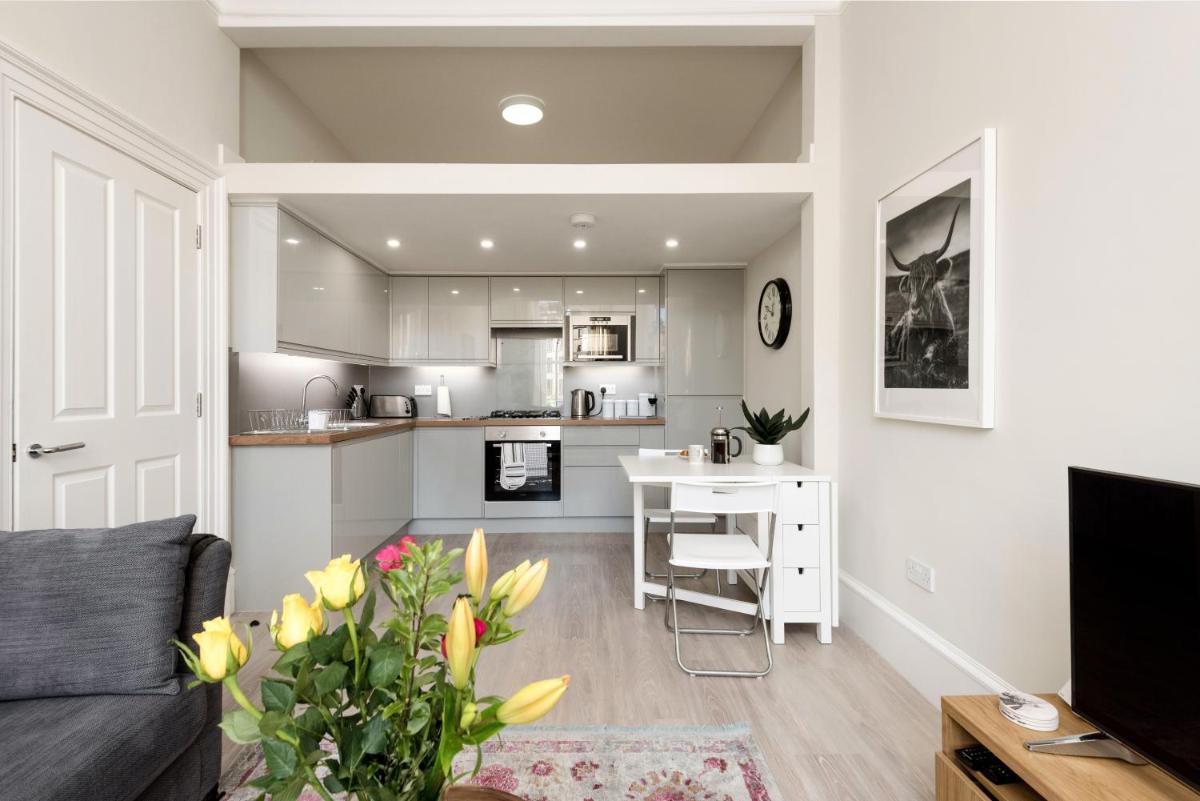 The Home Street Residence - Housity