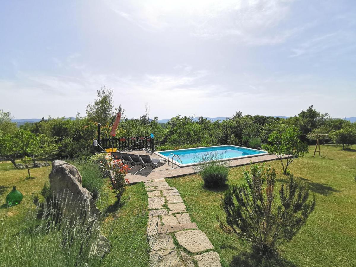 Villa Mavrici, Neighbors free - Housity