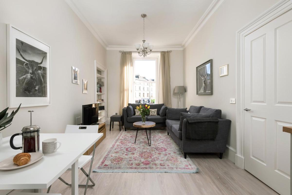The Home Street Residence - Housity