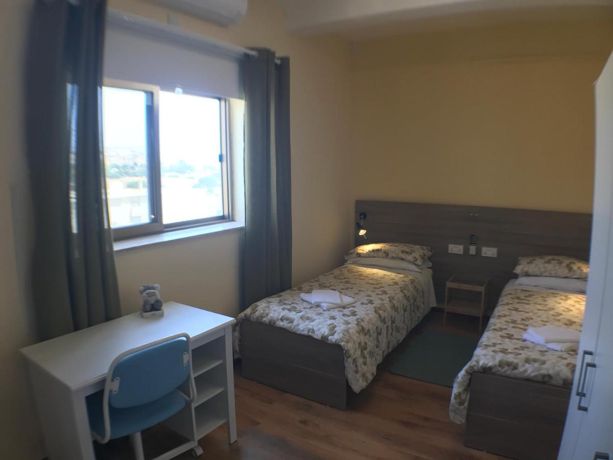 Corner Townhouse 1Km from University - Housity