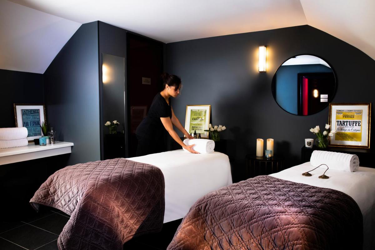 Un ou plusieurs lits dans un hébergement de l'établissement Hotel Monsieur & Spa