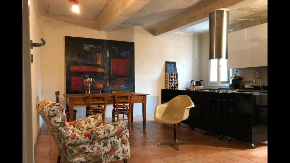 Casa luminosa con giardino in centro storico - Housity