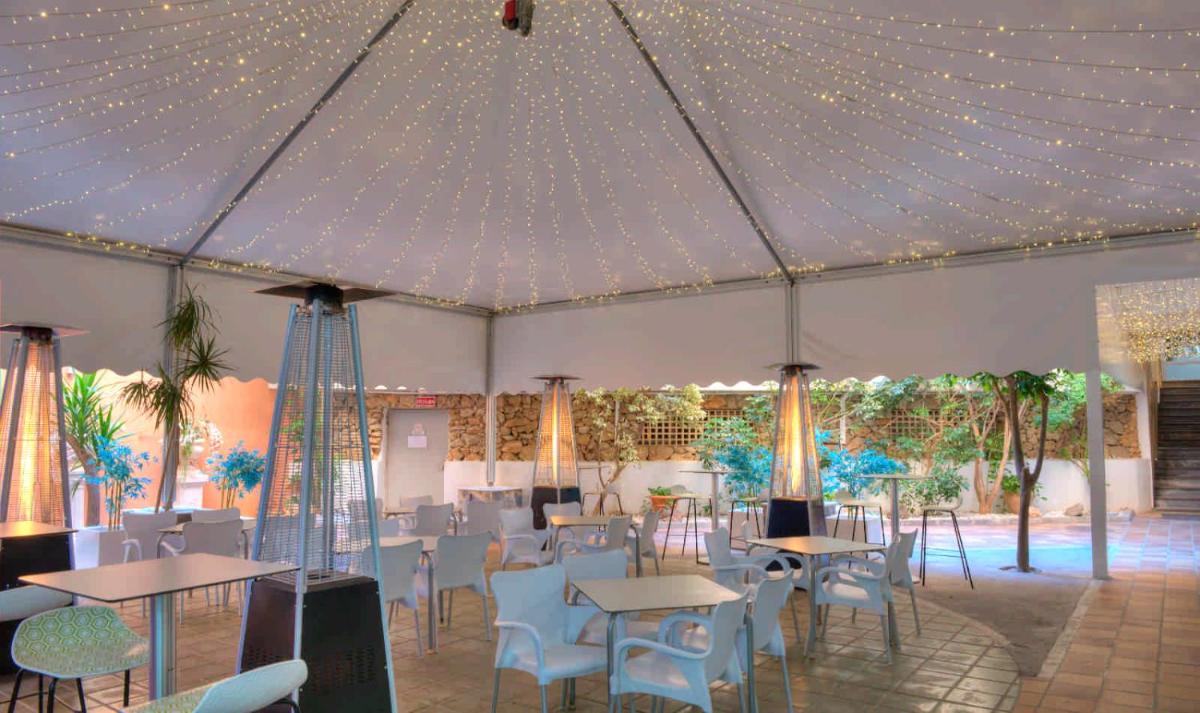 Un restaurante o sitio para comer en Hotel & Spa Entremares