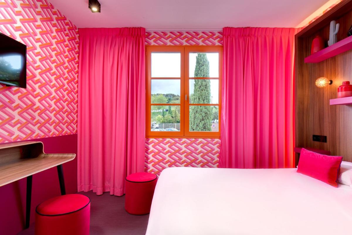 Un ou plusieurs lits dans un hébergement de l'établissement Hôtel Montmorency & Spa