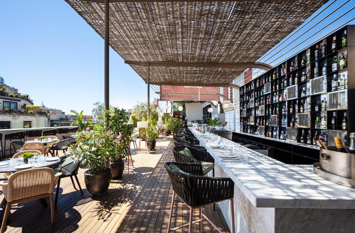 Un restaurante o sitio para comer en Sir Victor Hotel, part of Sircle Collection