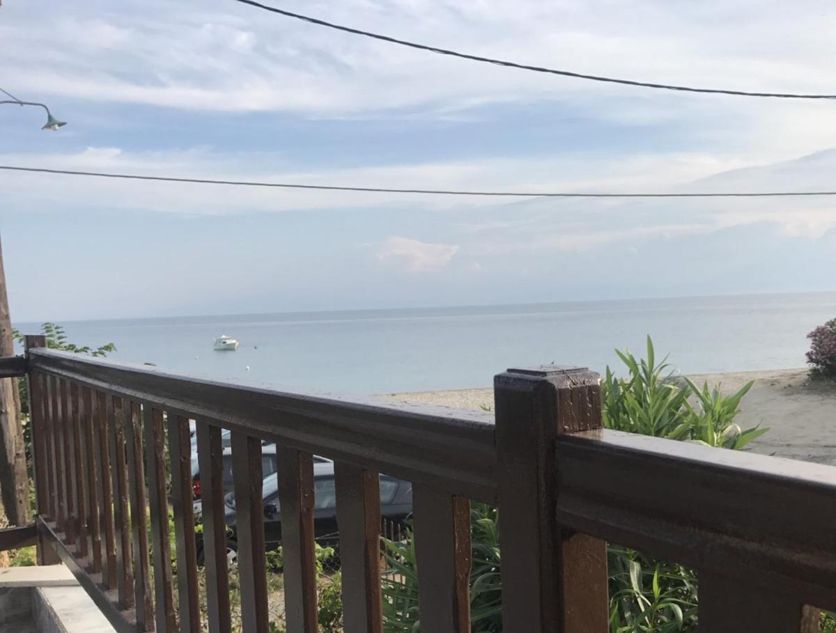 Chalkidiki Beachfront Apartment - Housity