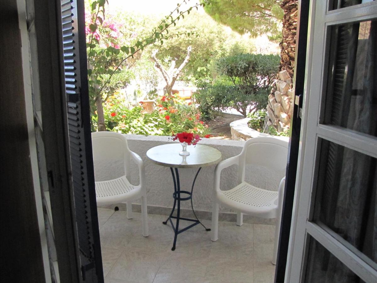 Eden Ios Rooms - Housity
