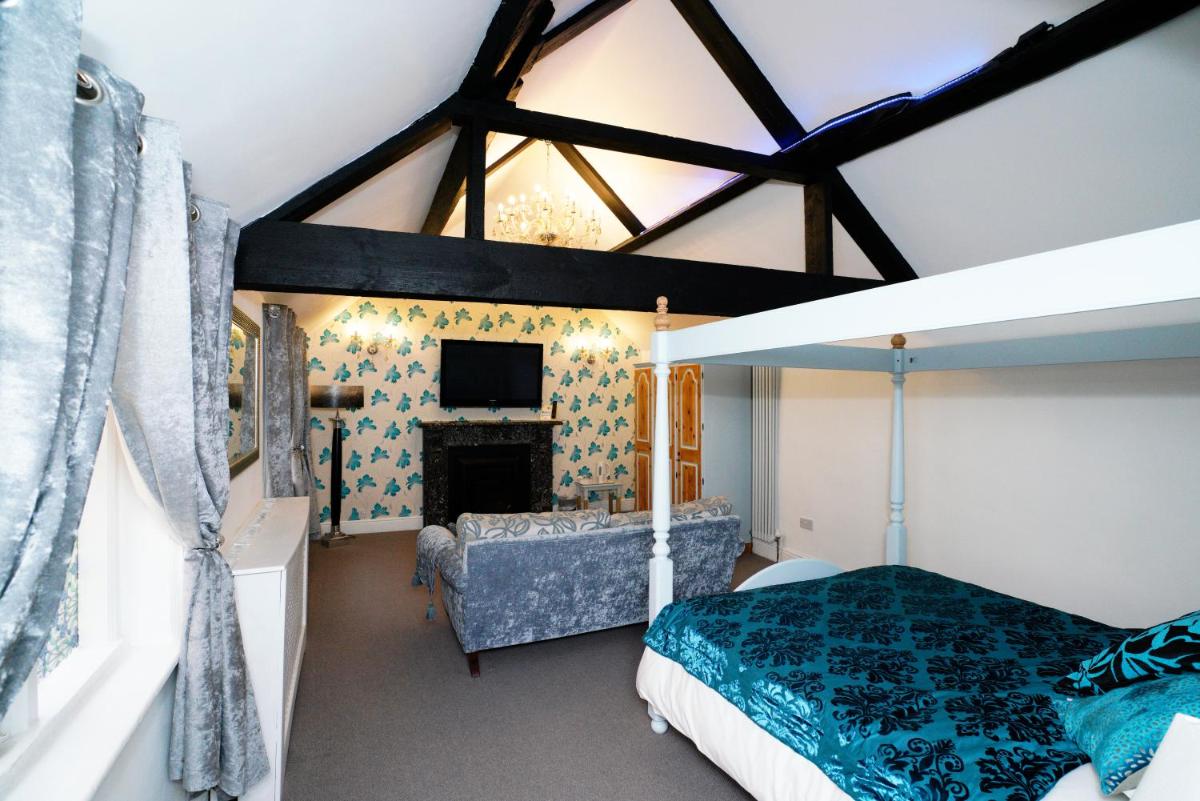 Three Queens Hotel - Housity