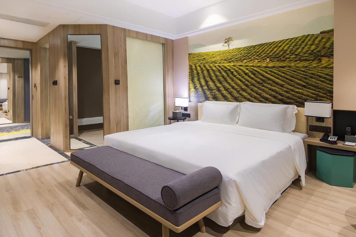 Atour Hotel (Zhuji Xishi Hometown) - Housity