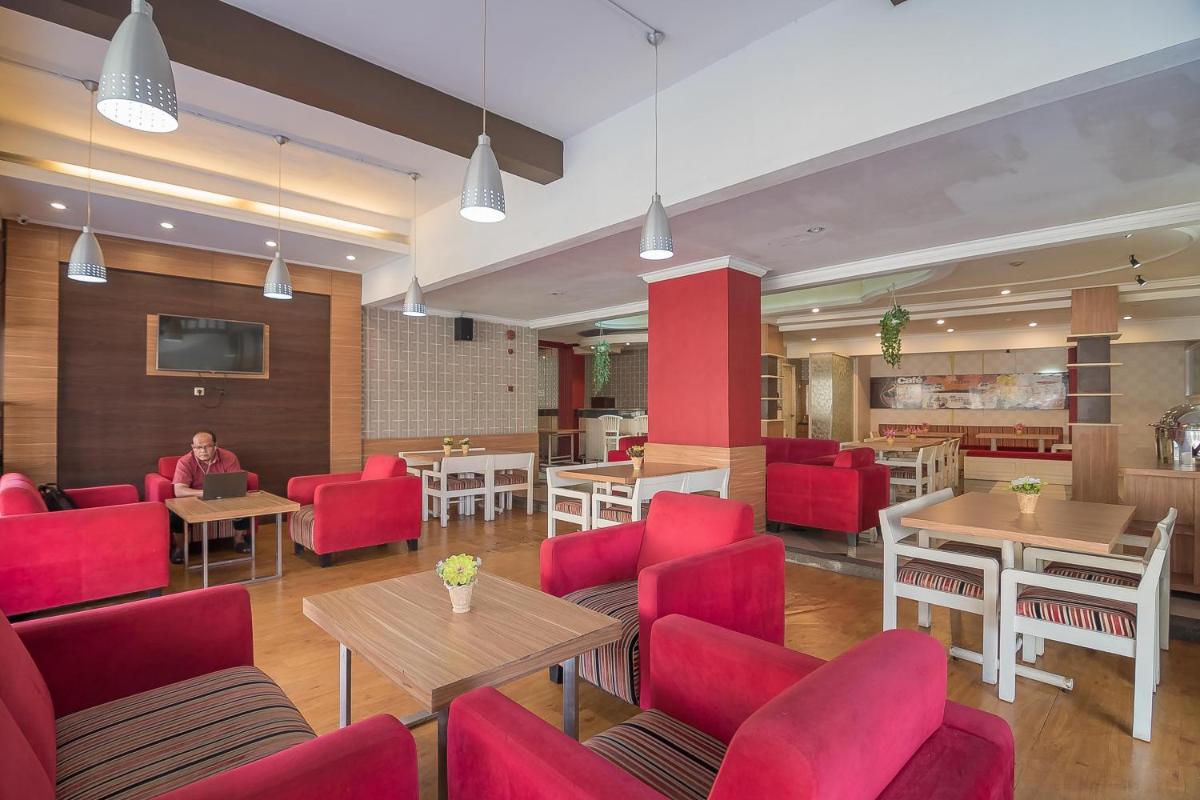 RedDoorz near Setrasari Mall 2 - Housity