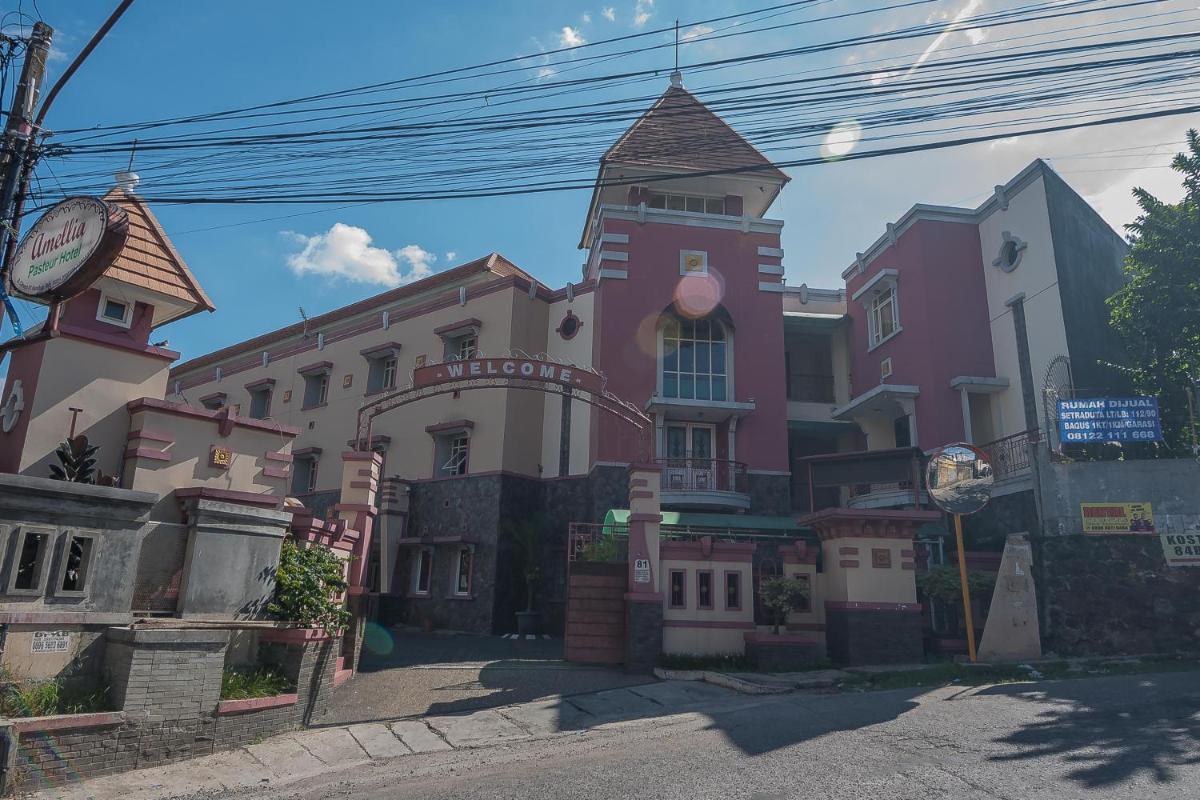 RedDoorz near Setrasari Mall 2 - Housity