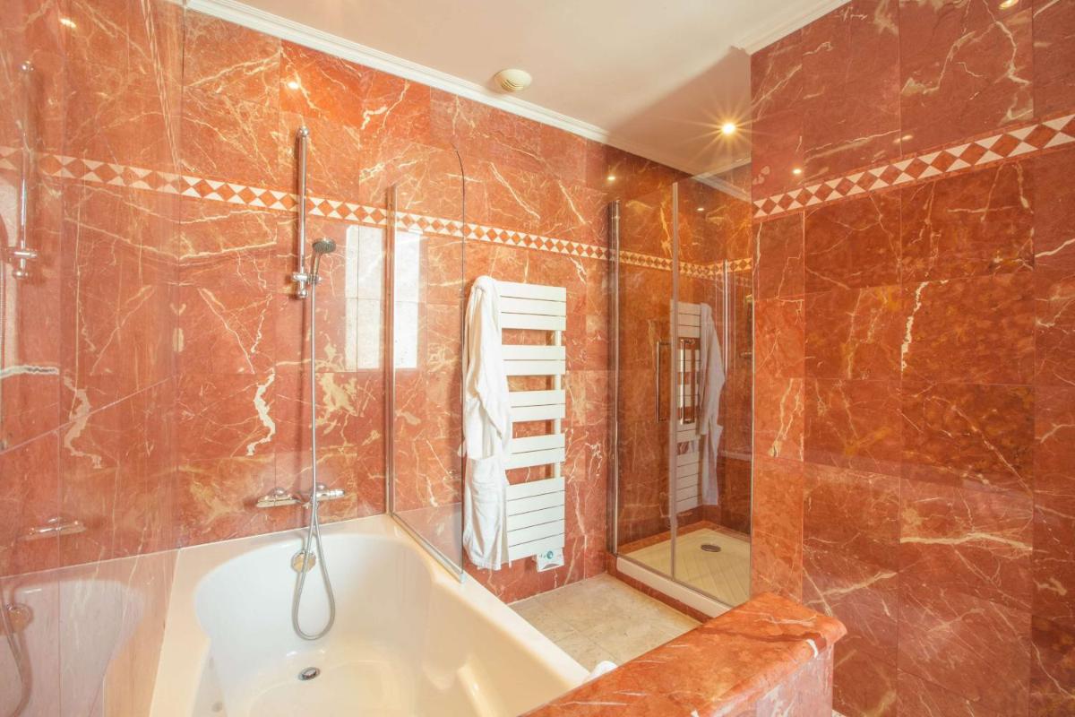 Salle de bains dans l'établissement Westminster Hotel & Spa Nice