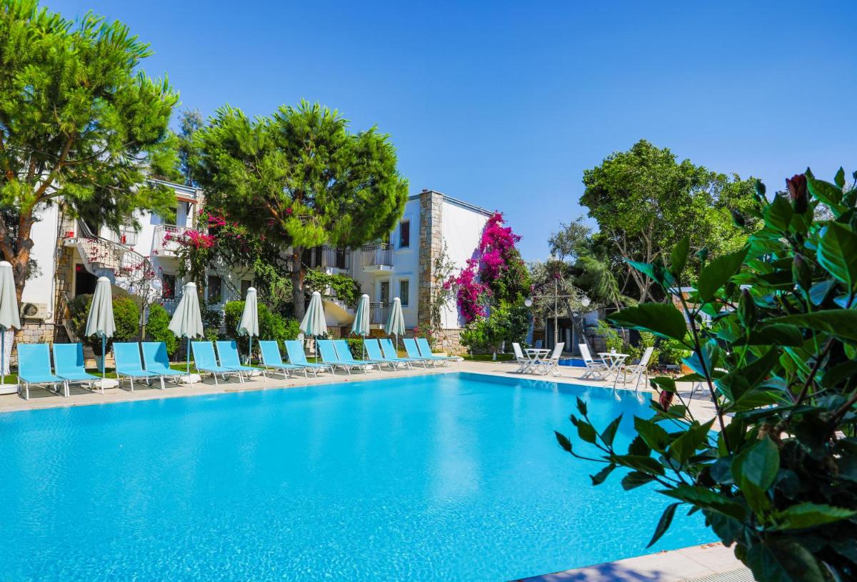 Moonshine Hotel & Suites - Housity
