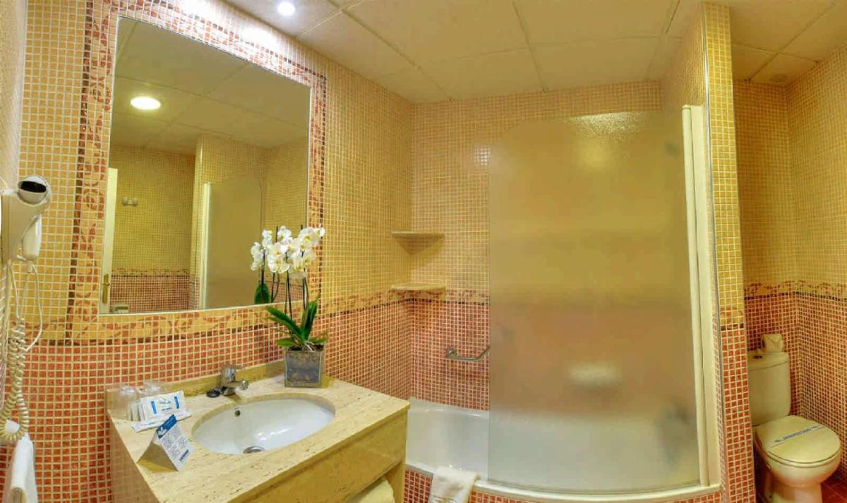 Un baño de Hotel & Spa Entremares