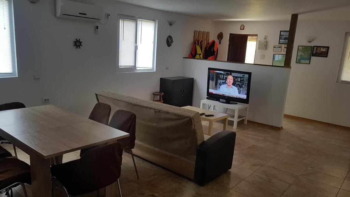 Sat De Vacanta Stiuca Vesela - Housity