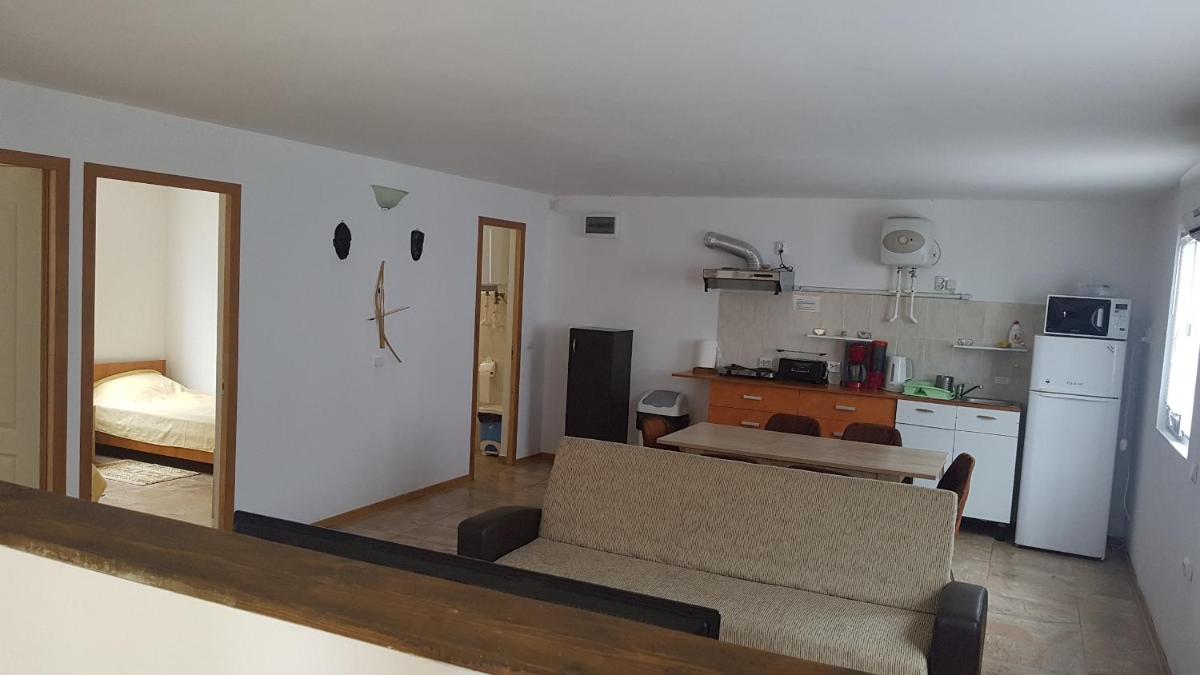 Sat De Vacanta Stiuca Vesela - Housity