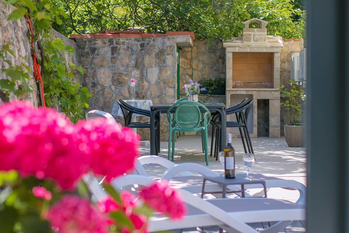Old stone house Mario - Housity