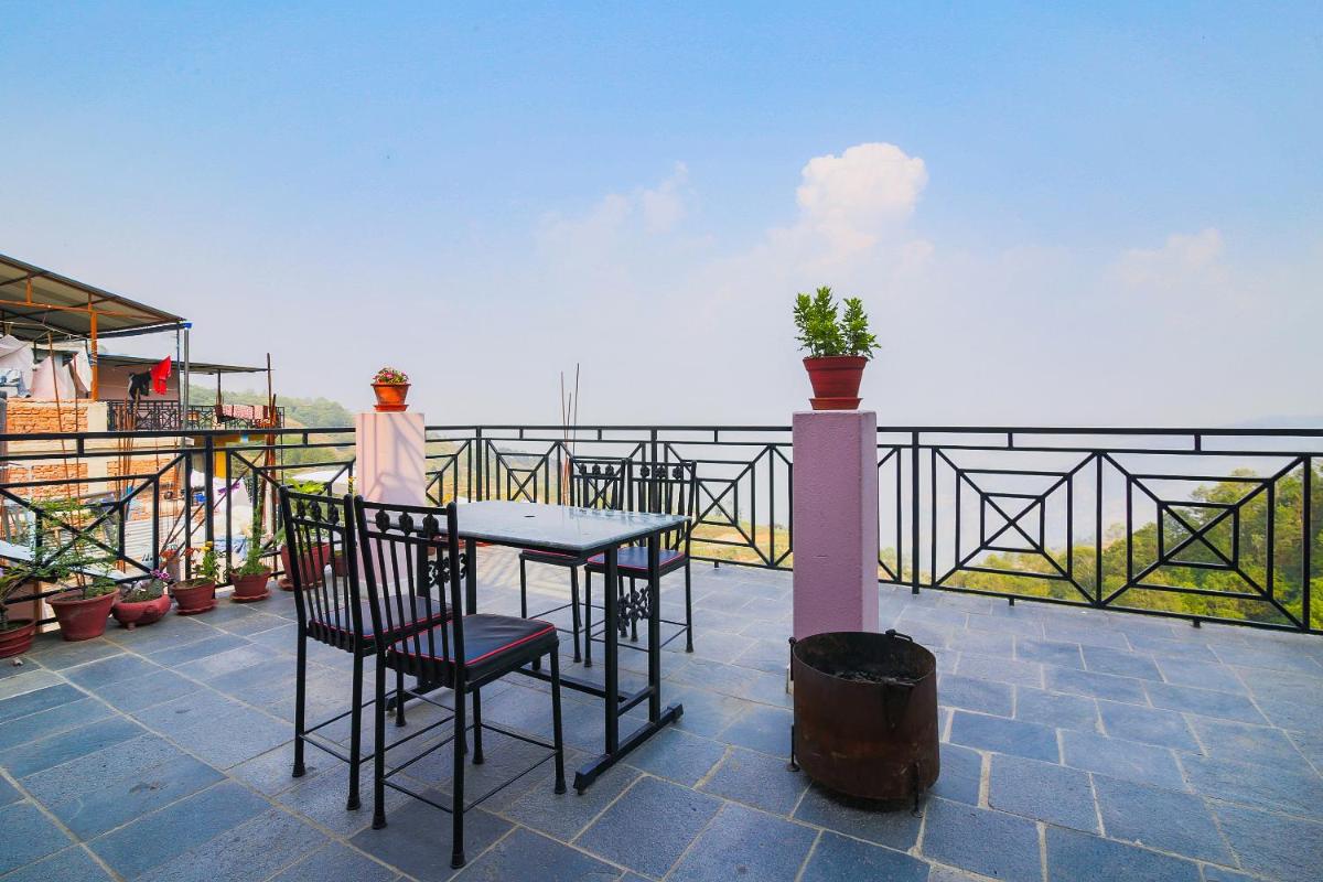 Hotel Everest Window View - Housity