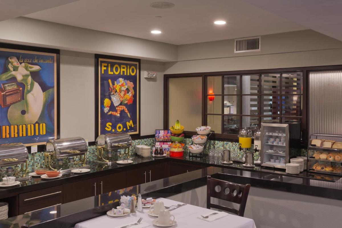 DoubleTree by Hilton Chatsworth - Housity