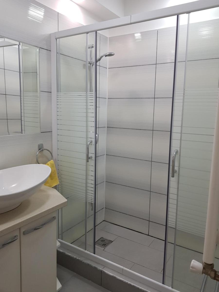 Travel Homzzz Central Apartment - Housity