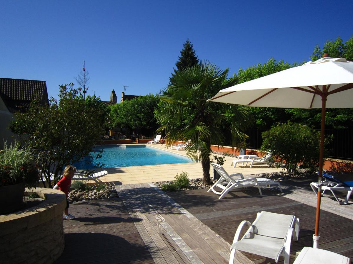 Piscine de l'établissement Logis Hotel Archambeau ou située à proximité