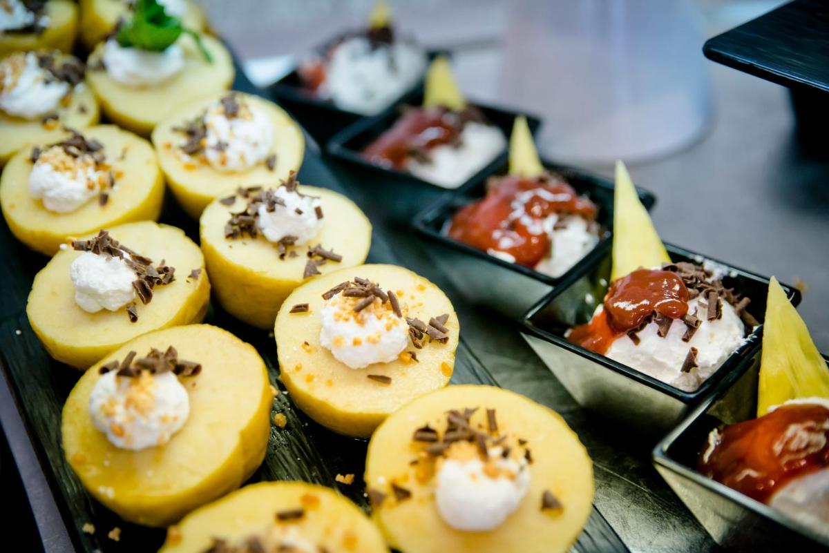 Comida en o cerca de este hotel