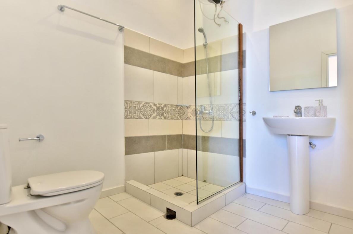 Douskos Beach House - Housity