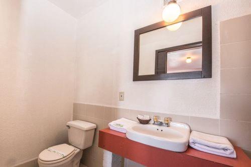 Hotel Descanso Inn - Housity