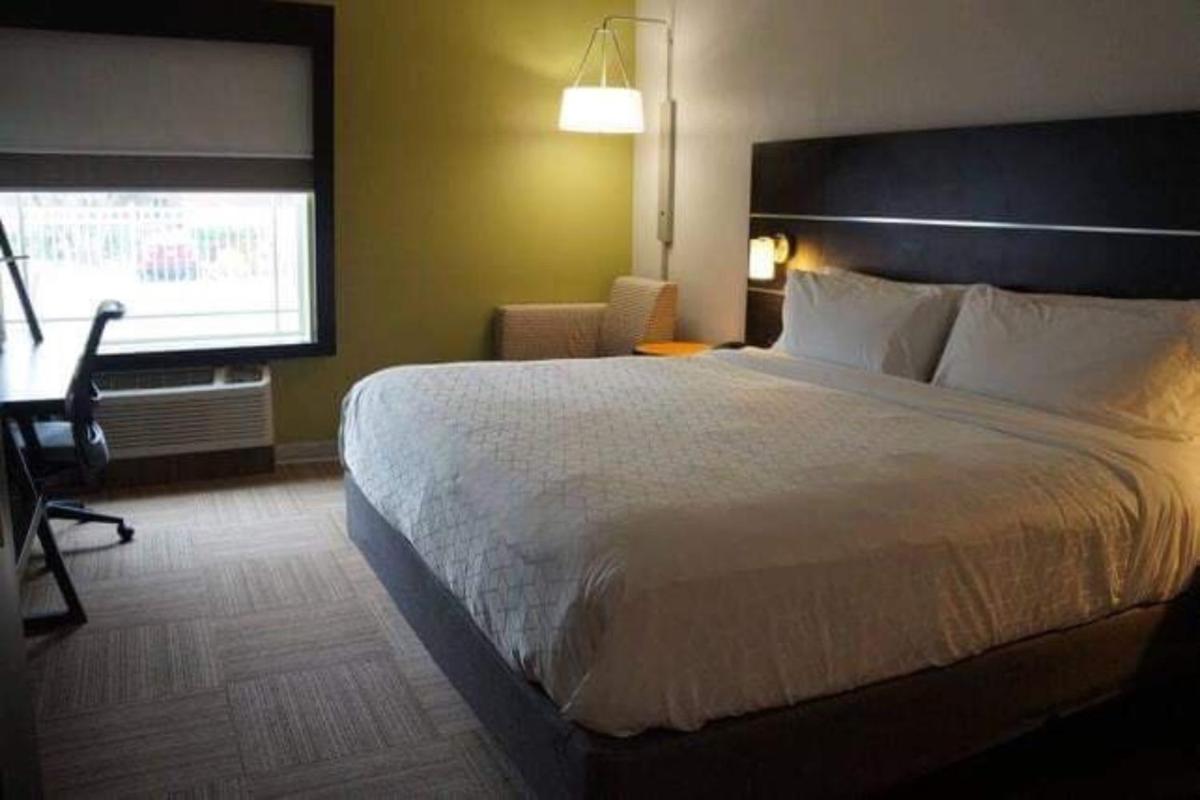 Suitetrails - Holiday Inn Express Venice, an IHG Hotel