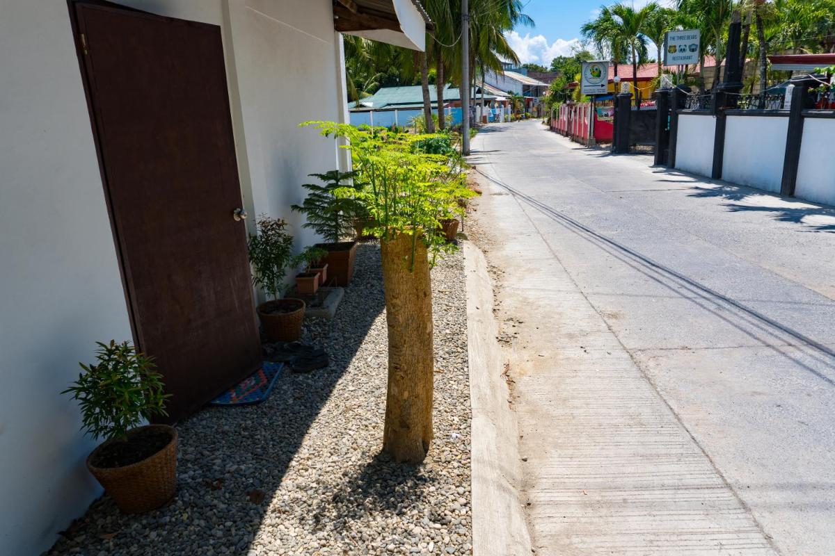 Island Girl Bed and Breakfast - Housity