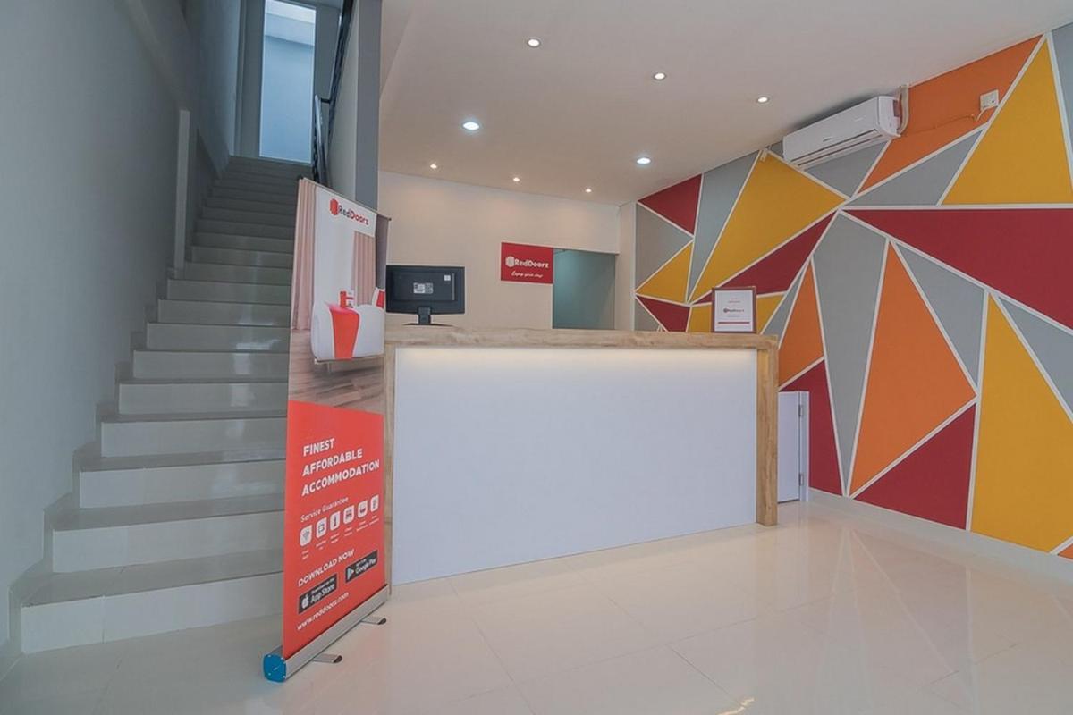RedDoorz Apartment @ Sentul Tower - Housity