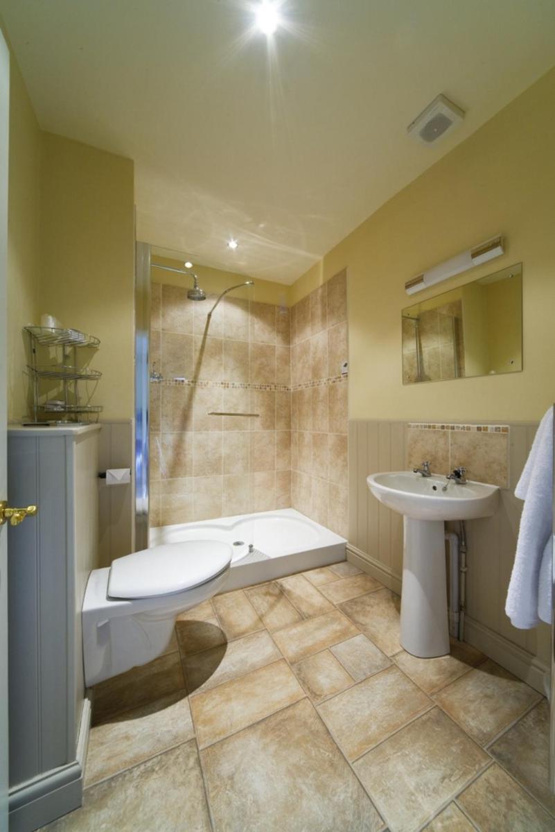 Best Western Limpley Stoke Hotel - Housity